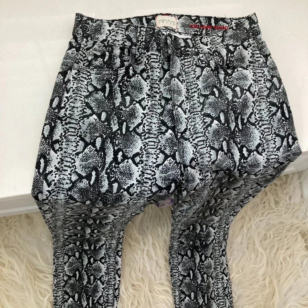 Alice and Olivia Good High Rise Skinny Jeans in Snake - Picture 7 of 13